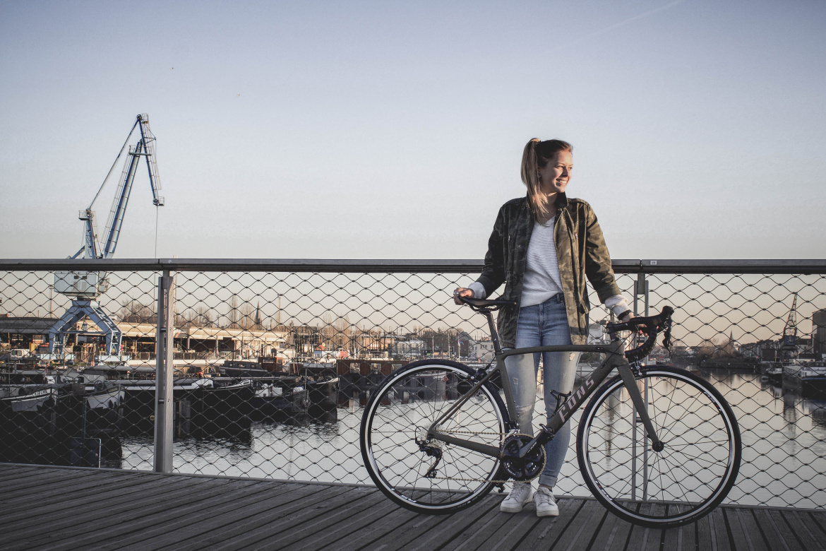 Custom dames racefiets |grijsgroen met roze detail | Fons bikes Custom dames racefiets |grijsgroen met roze detail | Fons bikes