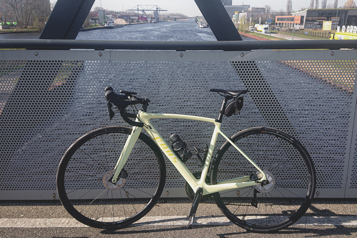 Custom dames racefiets | lichtgeel met donkergeel | Fons Bikes