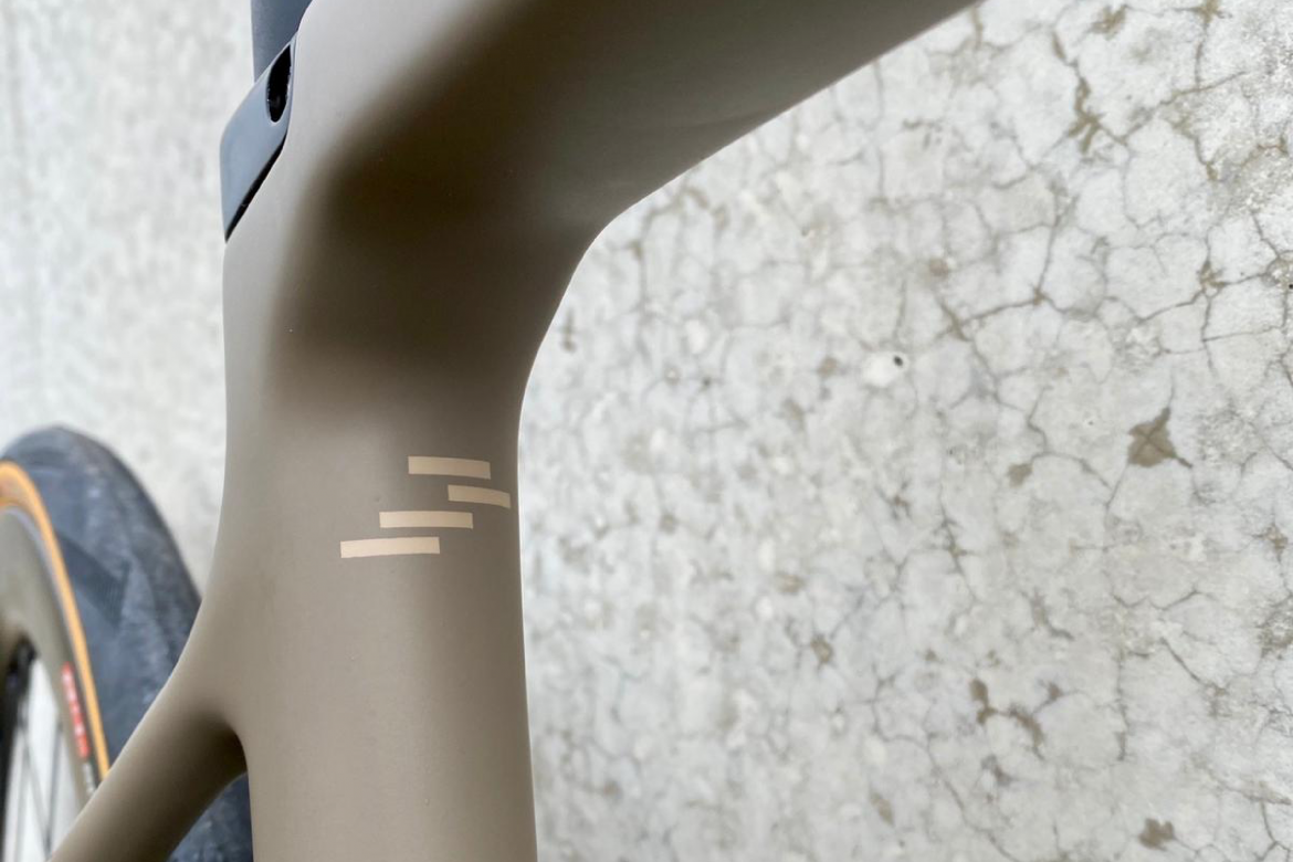 Custom dames racefiets | Beige met matte afwerking | Fons bikes Custom dames racefiets | Beige met matte afwerking | Fons bikes