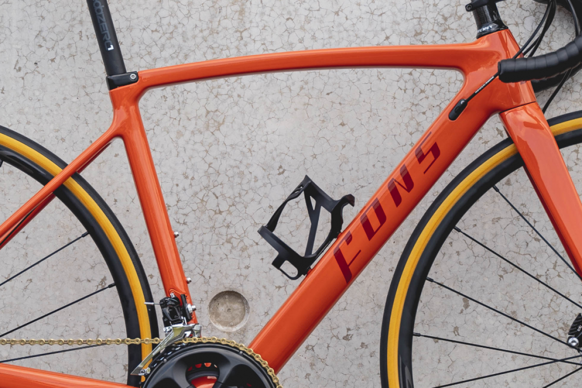 Custom damesracefiets |retro oranje met beige banden| Fons bikes