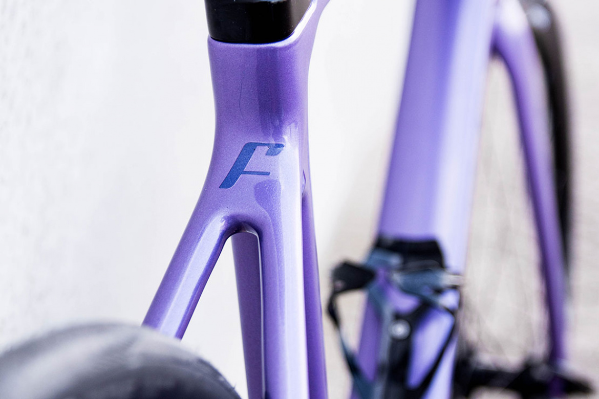 Custom dames racefiets| Paars met donkerpaars detail|Fons Bikes Custom dames racefiets| Paars met donkerpaars detail|Fons Bikes