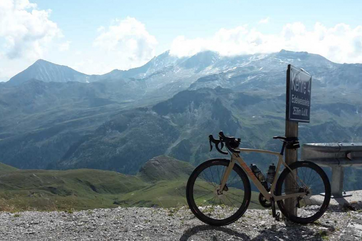 Custom dames racefiets| Beige racefiets met oranje | Fons bikes