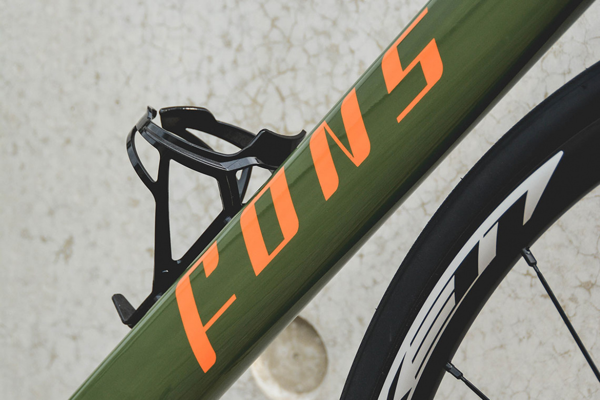 Racefiets voor vrouwen olijfgroen met oranje detail | Fons bikes