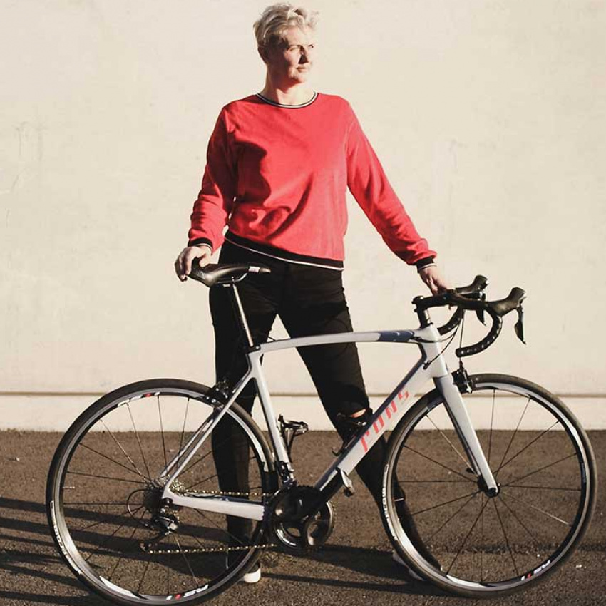 Custom dames racefiets | lichtgrijs met rode details| Fons bikes