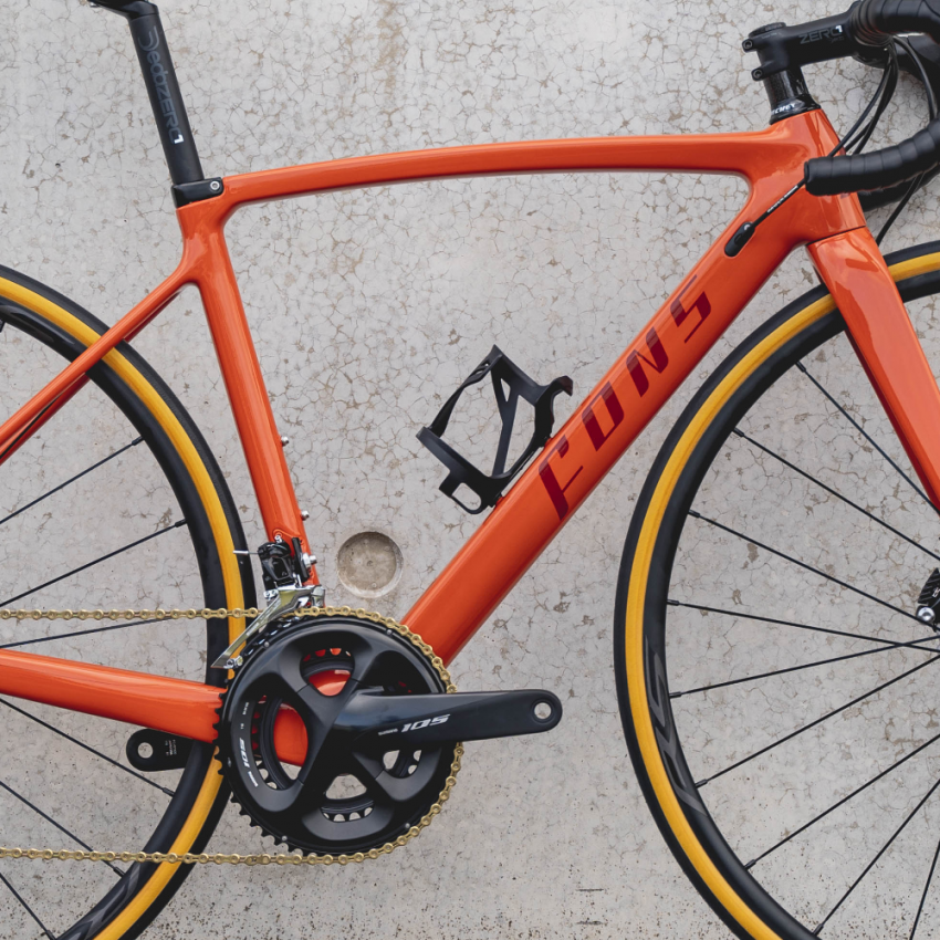 Custom damesracefiets |retro oranje met beige banden| Fons bikes