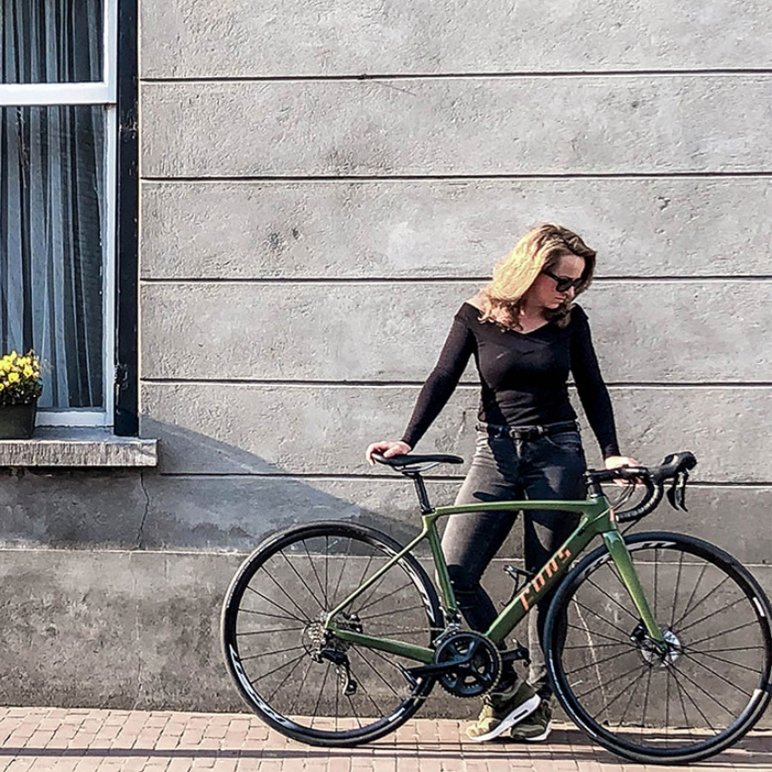 Custom dames racefiets|olijfgroen met oranje detail | Fons bikes