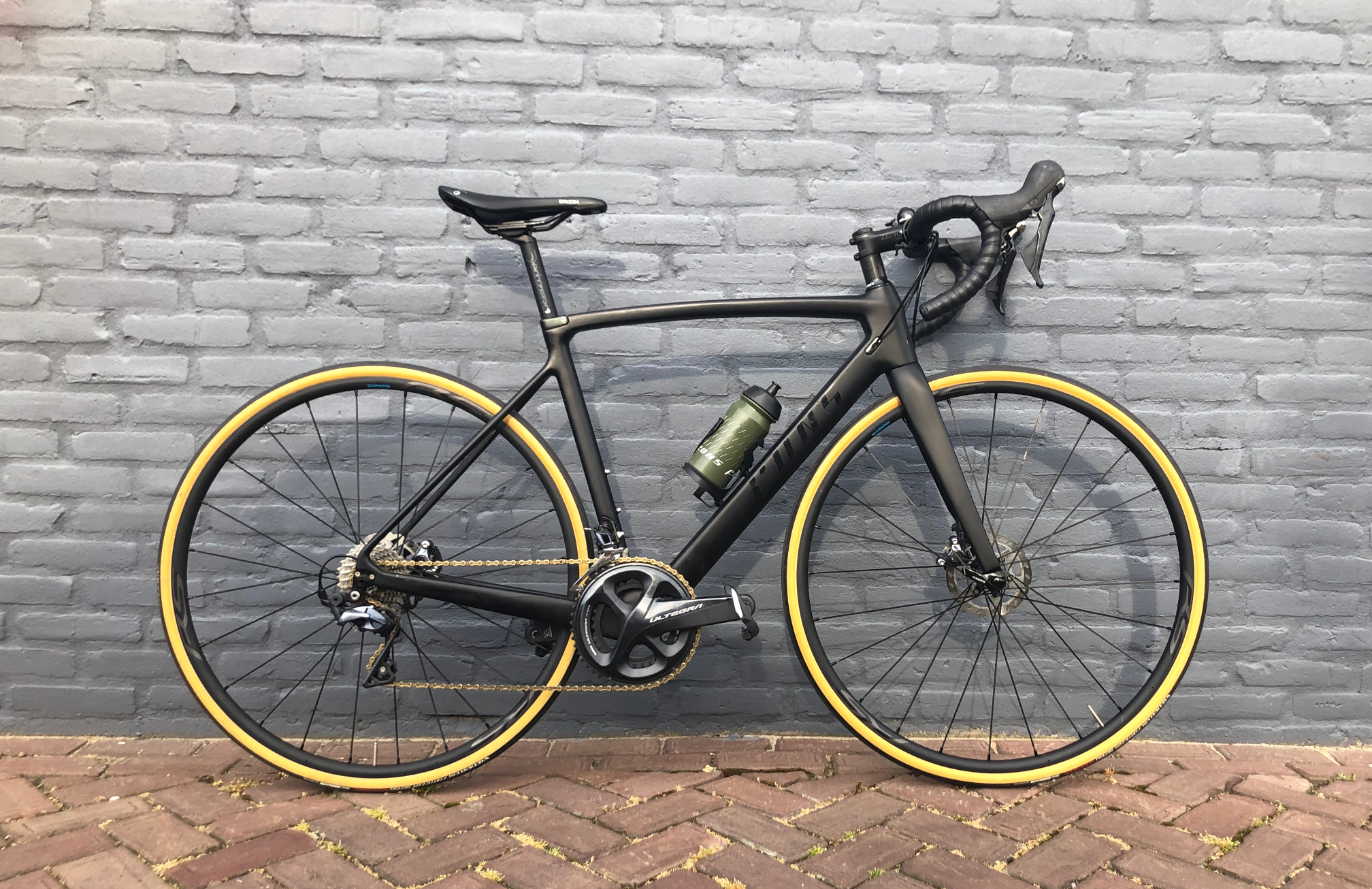 Corina op haar Fons racefiets | Fons-bikes.nl